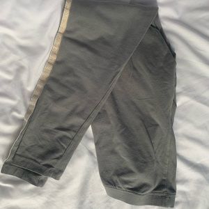 cat & jack girls leggings slightly used :)